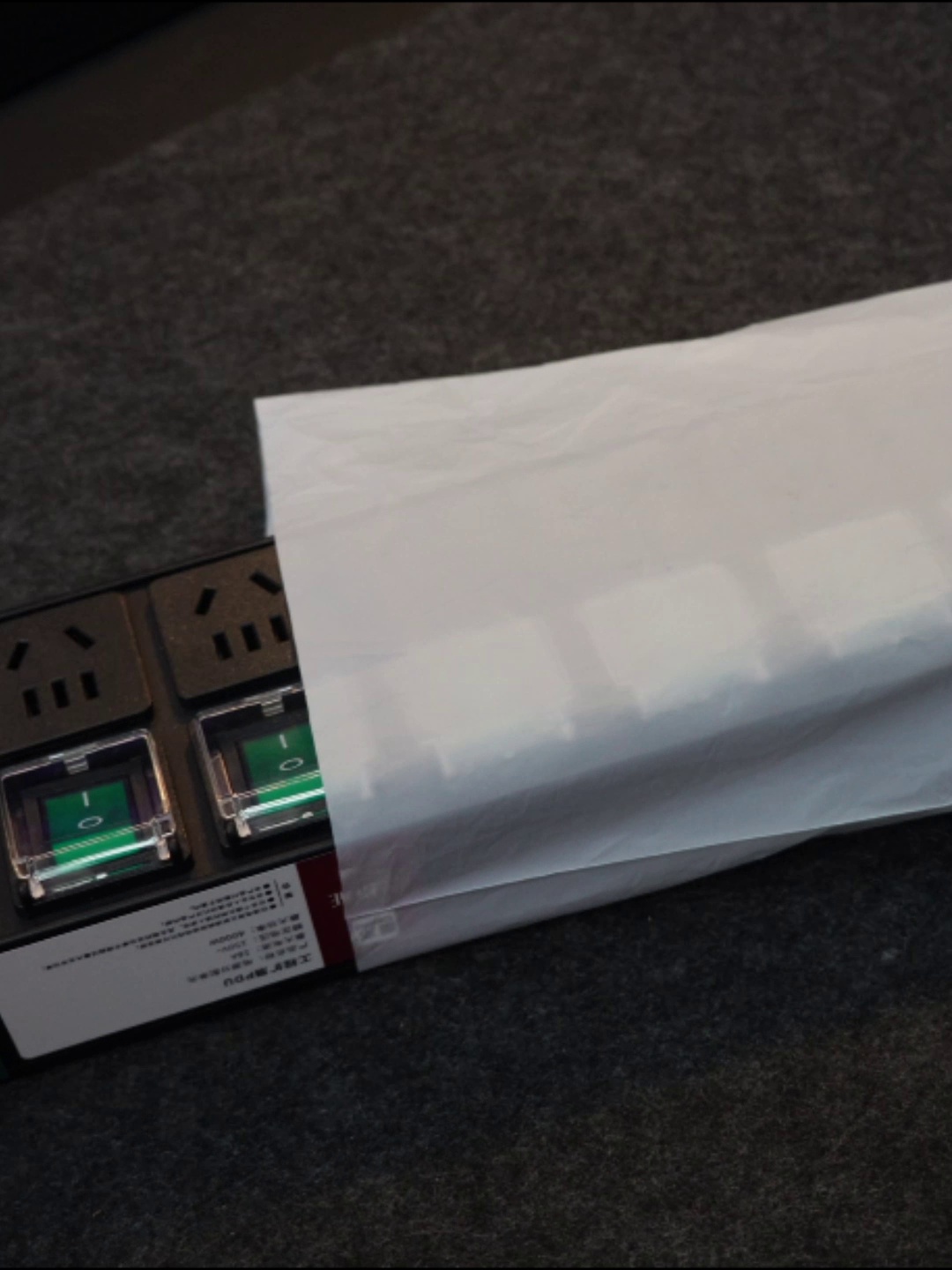 電競(jìng)桌面插座還能這么卷？德木品牌如何憑實(shí)力在辦公設(shè)備賽道“贏麻了”